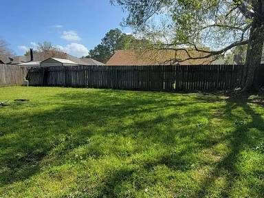 Main picture of 405 Holmes Dr