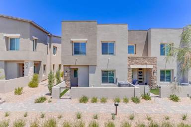 Main picture of 600 N Carriage Hl Dr