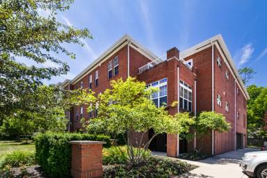 Main picture of Simsbury Place