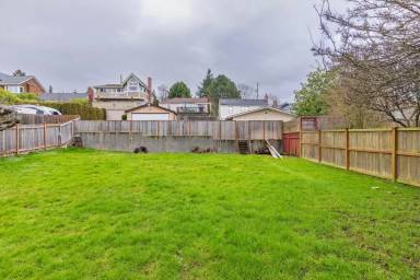 Main picture of 2621 32nd Ave W