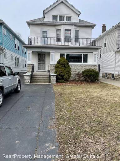Main picture of 296 N Park Ave