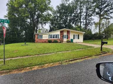 Main picture of 5537 17th St E