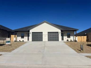 Main picture of 106 Leon Ln