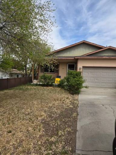 Main picture of 215 Park Dr