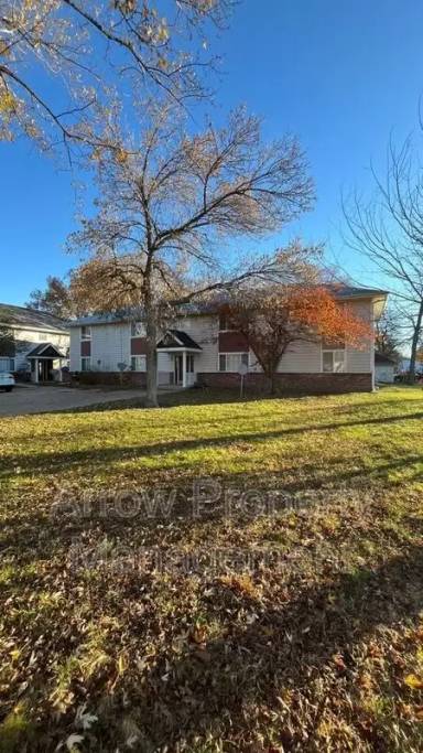 Main picture of 535 S Oak St