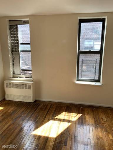 Main picture of 585 E 21st St