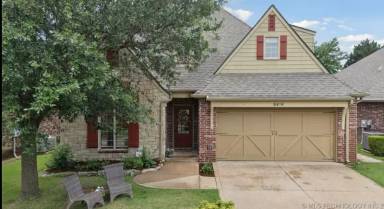 Main picture of 8404 E 98th Pl