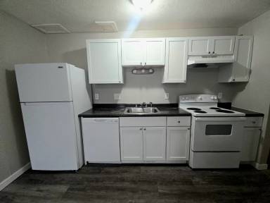 Main picture of 2755 Wedge St