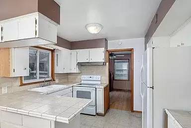 Main picture of 1708 Cambridge Dr SE