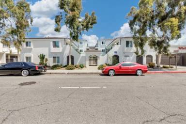 Main picture of 4433 W 120th St