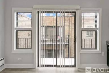 Main picture of 4555 N Malden St