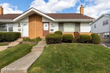 Main picture of 7140 W Greenleaf St