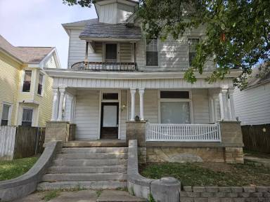 Main picture of 27 W Columbia St