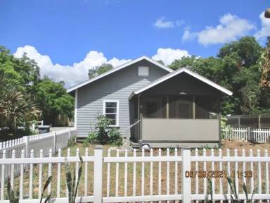 Main picture of 350 N Lakeview Dr