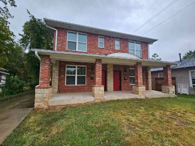 Main picture of 106 Castro St