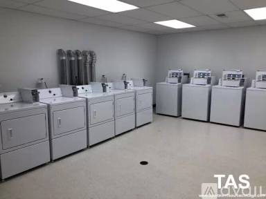 Main picture of 940 Winona