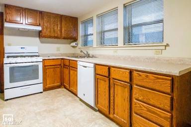 Main picture of 2835 N Southport Ave