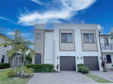 Main picture of 20608 NE 2nd Ct
