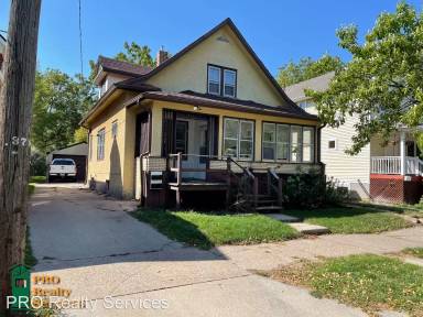 Main picture of 695 Canton St