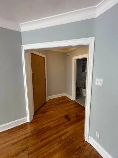 Main picture of 1418 W 82nd St