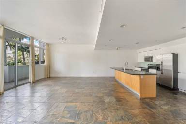 Main picture of 1577 Bay Rd