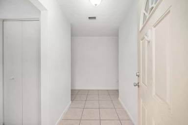Main picture of 1751 SE 39th St