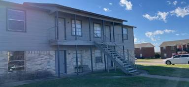 Main picture of 1606 A-D Cedarhill Dr