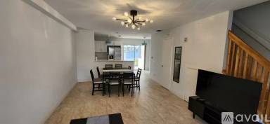 Main picture of 2828 S Edgehill Ln