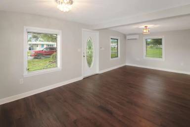 Main picture of 933 Myrtle Ave