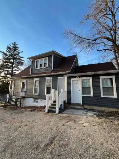 Main picture of 393 Wellington Ave