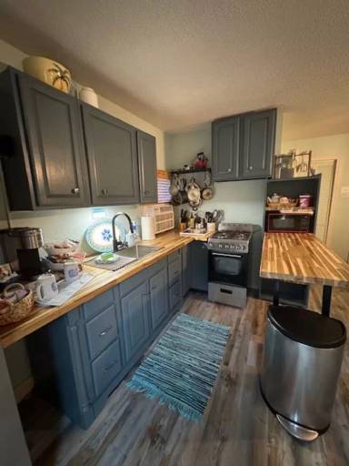 Main picture of 3085 S Lee Hwy SW