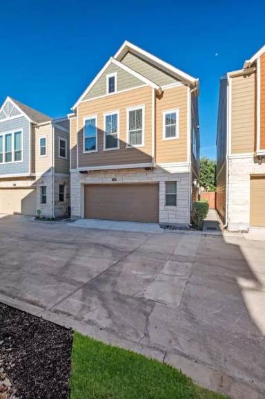 Main picture of 2009 McCullough Avenue - 1