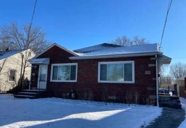 Main picture of 2433 W Locust St