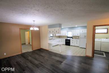 Main picture of 12120 Parker Cir