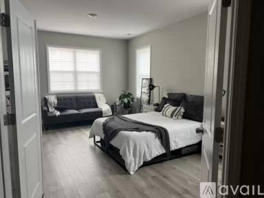 Main picture of 60 Brownstone Ln