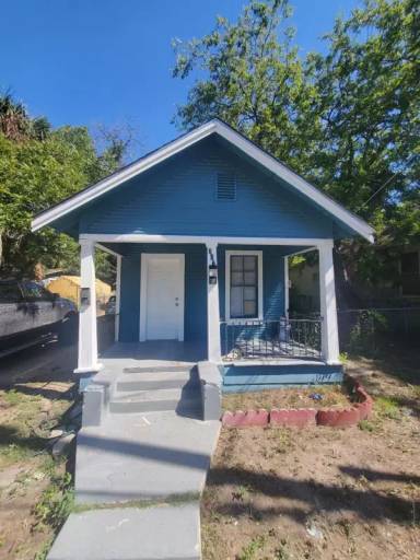 Main picture of 307 E Lambert St