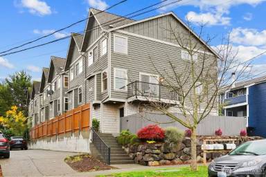 Main picture of 745 N 95th St
