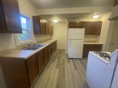 Main picture of 463 Emerald Ave NE