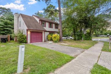 Main picture of 28 Leanne Dr
