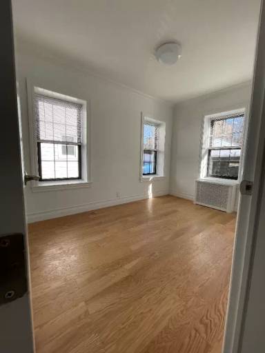 Main picture of 70 Lake Ave