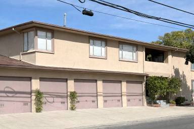 Main picture of 3705 Coliseum St