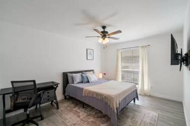 Main picture of 9350 Country Creek Dr