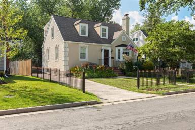 Main picture of 2900 Meadow Ln