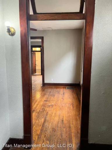 Main picture of 1200 Heath St