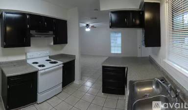 Main picture of 728 Lambert St