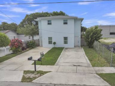 Main picture of 2176 NW 64th St