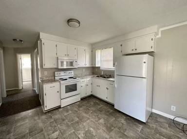 Main picture of 1422 Lakeview Rd
