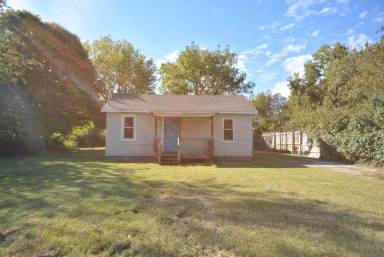 Main picture of 747 N Fulbright Ave
