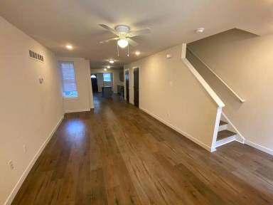 Main picture of 2123 S Alden St