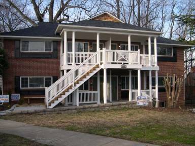 Main picture of 615 N Spring St